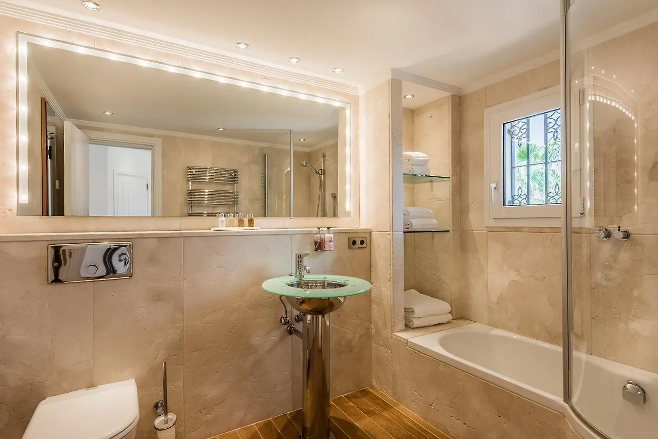 The Residence By The Beach House Marbella 3*,